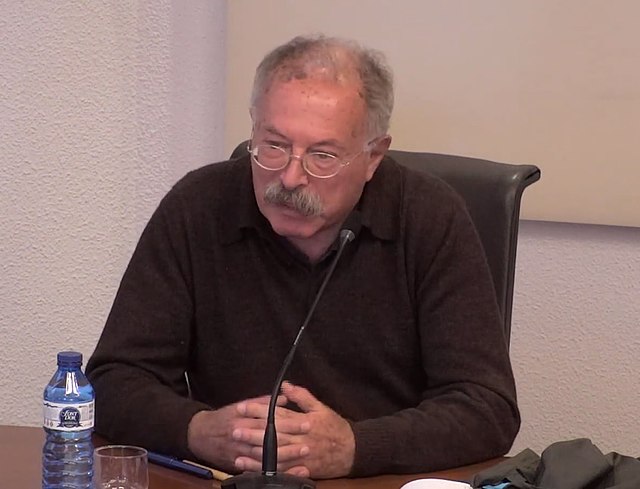 Giocanni Levi (1939-) is one of the founding thinkers of microstoria which has normally been at odds with Ginzburg on how to approach microhistory
